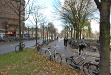 804773 Gezicht op het fietspad langs het Smakkelaarsveld te Utrecht.